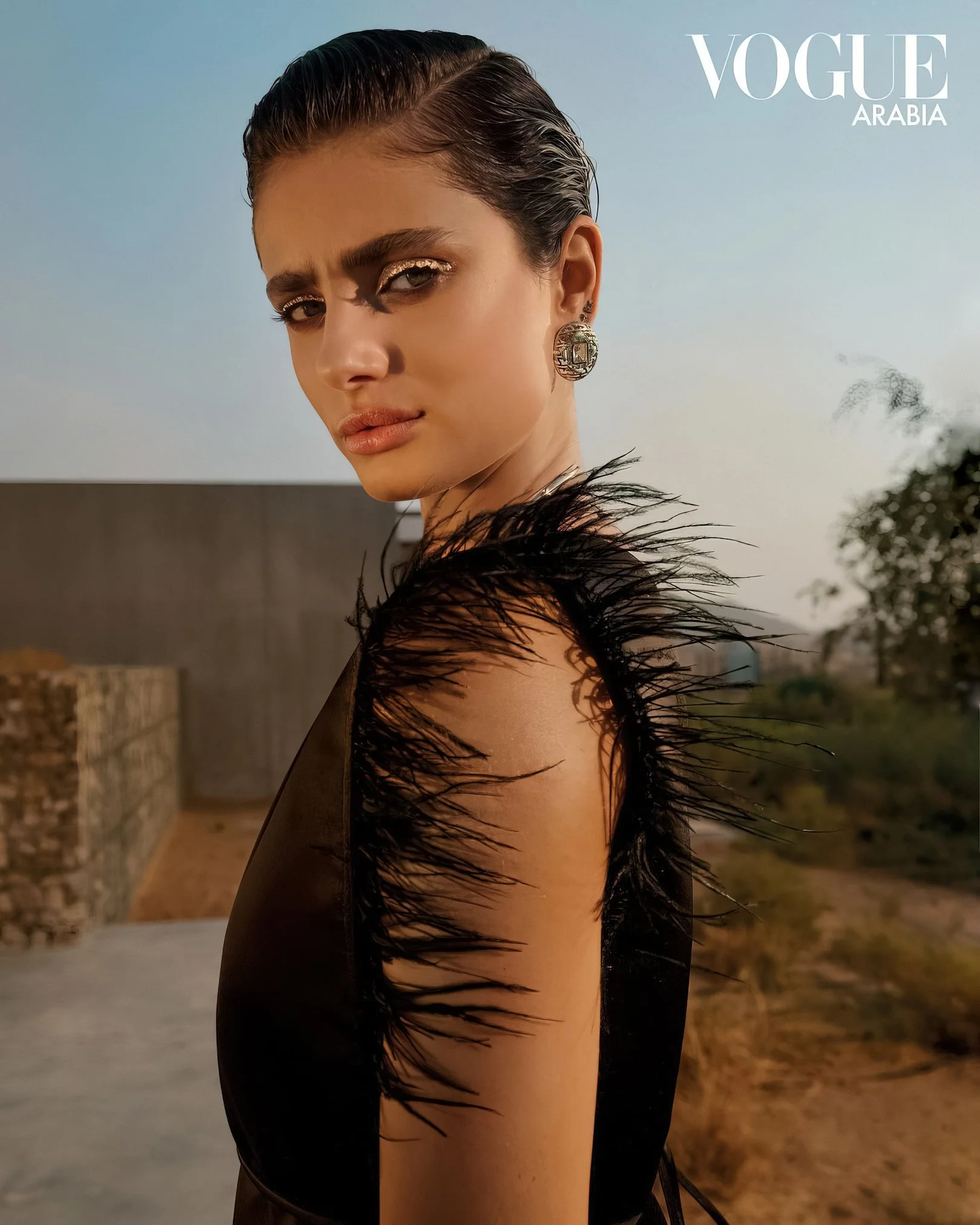 女性情報誌 Vogue Arabia Magazine December 2021 Taylor Hill in Vogue Arabia's Honoring UAE's Golden Jubilee